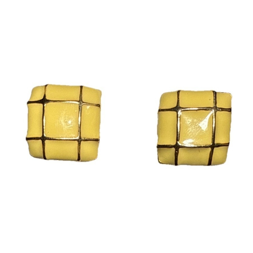 Vintageโ Enamel Yellow and Gold Tone Square Stud Earrings J17-33